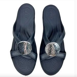 Crocs Sanrah Hammered Circle Wedge Slip On Comfort Sandal size 10 Black‎ Retired